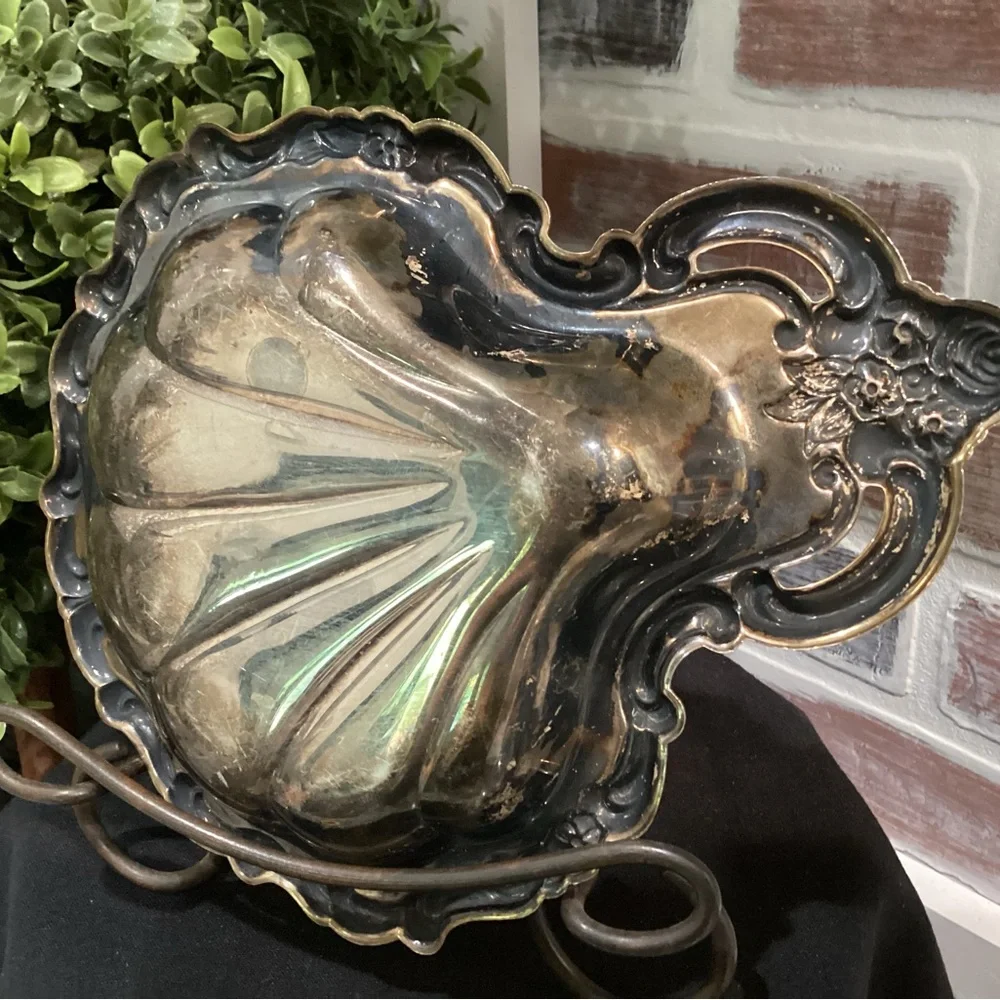 🟡 Vintage Floral Designed Metal Crafted Decor Tray - Very Unique - Very Nice - Picture 4 of 9